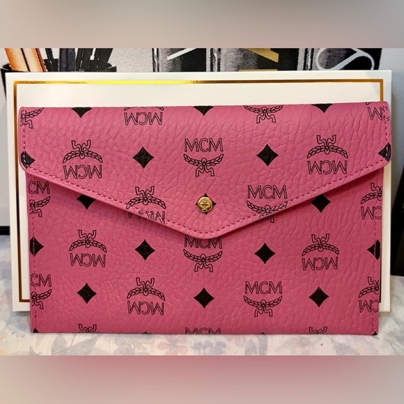 MCM Handbags - NIP/NIB MCM PINK ENVELOPE CLUTCH OR ADD A CHAIN FOR A CROSSBODY
Parfumes Coll.